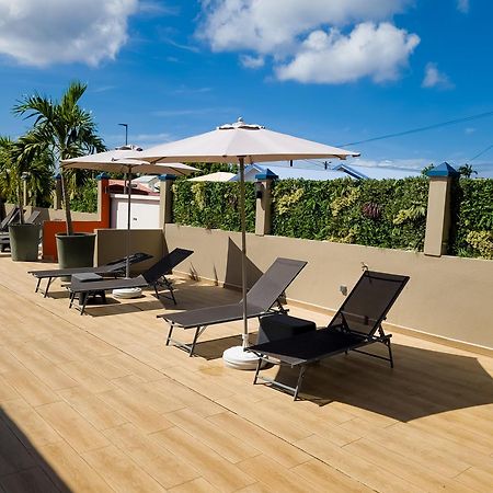 Evasion En Plein Coeur De La Ville Studio Jacuzzis Sauna Et Piscine Au Centre De Grand Anse Ngoại thất bức ảnh