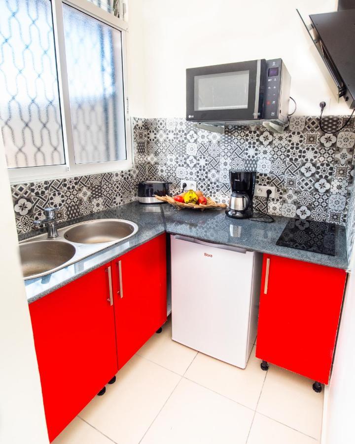 Evasion En Plein Coeur De La Ville Studio Jacuzzis Sauna Et Piscine Au Centre De Grand Anse Ngoại thất bức ảnh