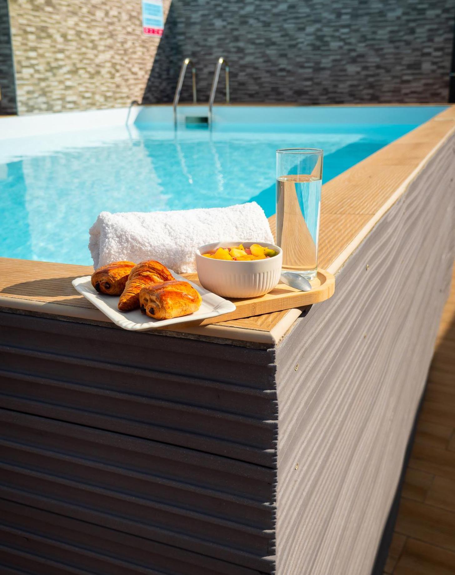 Evasion En Plein Coeur De La Ville Studio Jacuzzis Sauna Et Piscine Au Centre De Grand Anse Ngoại thất bức ảnh