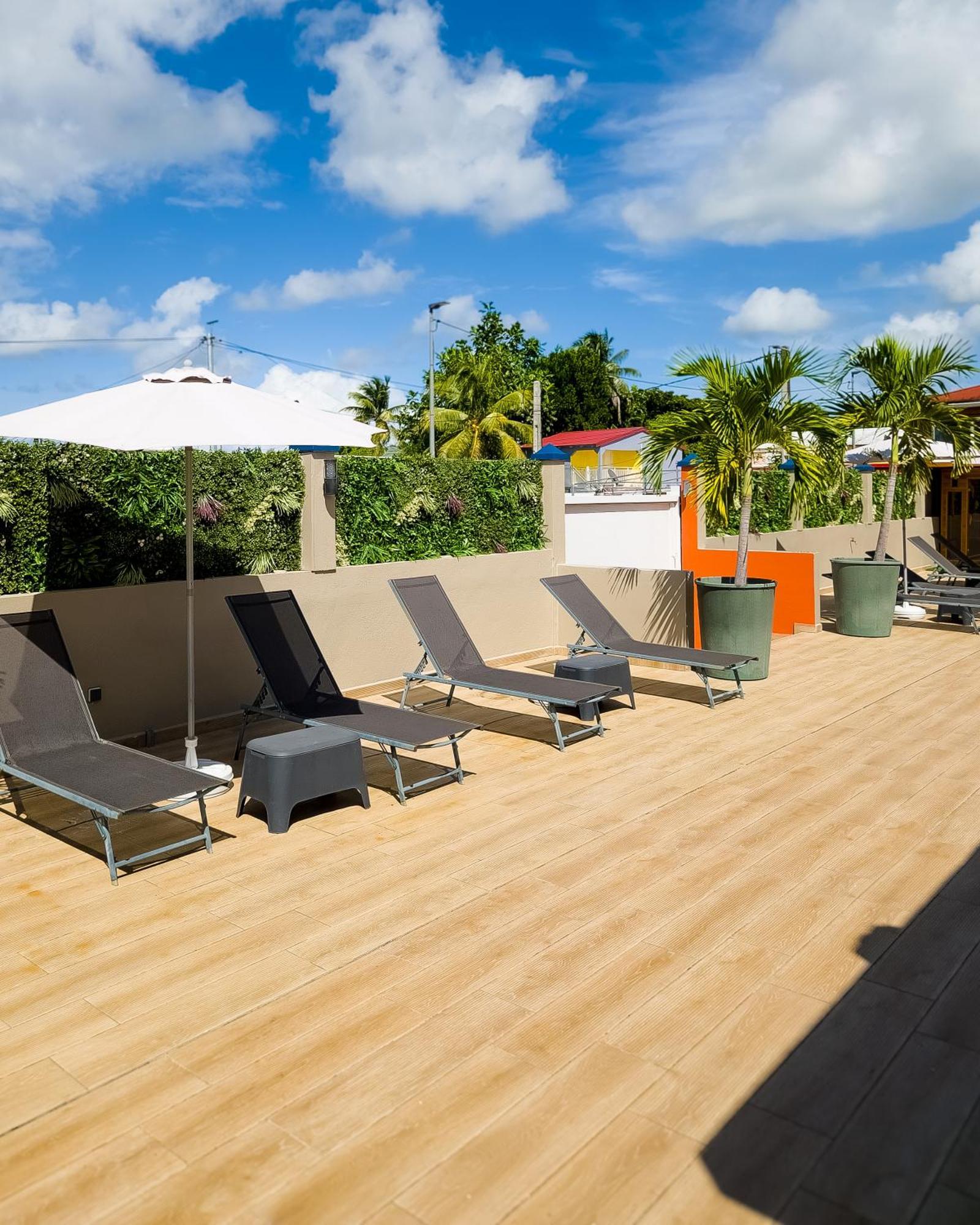 Evasion En Plein Coeur De La Ville Studio Jacuzzis Sauna Et Piscine Au Centre De Grand Anse Ngoại thất bức ảnh